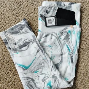 Active capris, leggings